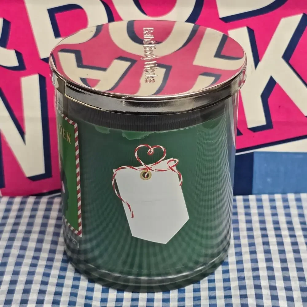 BBW Winter Golden Pear Single Wick 8 oz. Candle Exclusive Christmas Gift Tag